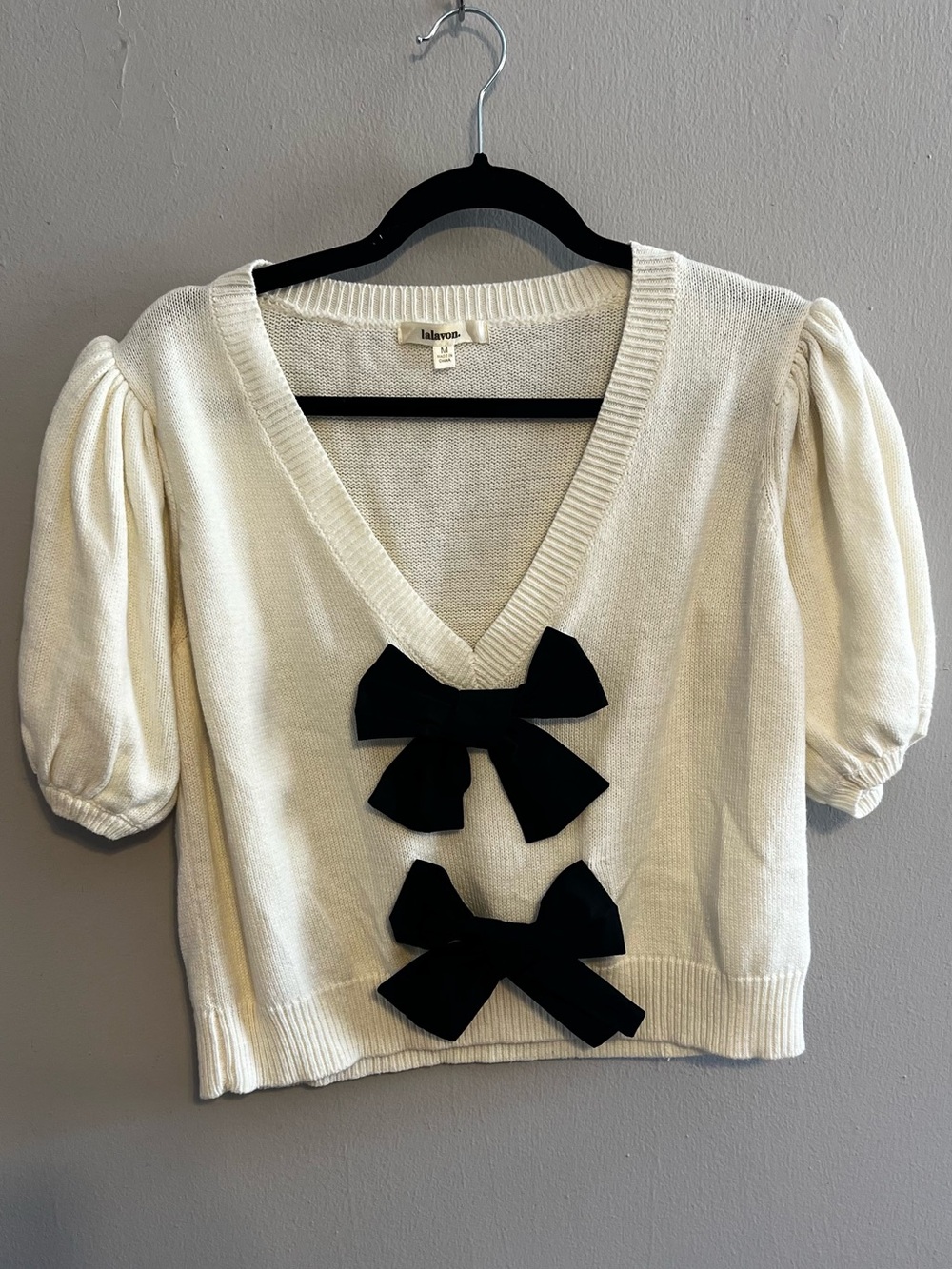 Lalavon Cream V-Neck Puff Sleeve Sweater with Black Bow Accents Womens M